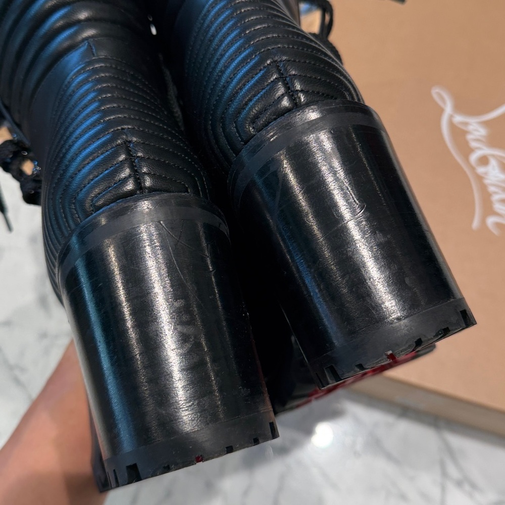 Christian Louboutin Mad Boot
in Shiny Black size 38 - Picture 13 of 16